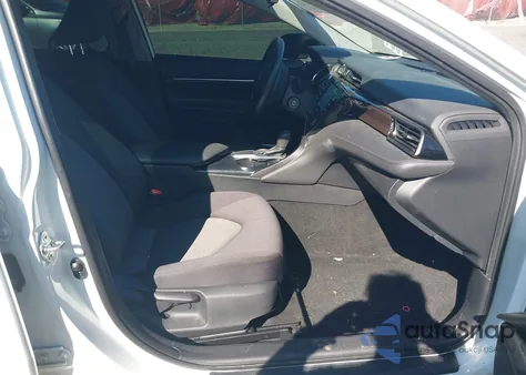 2020 Toyota Camry Le z USA, uszkodzony, nr VIN 4T1C11AK4LU370179